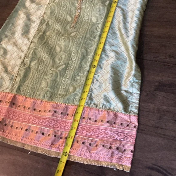 Green and pink kurti with gold pants. - Picture 7 of 12